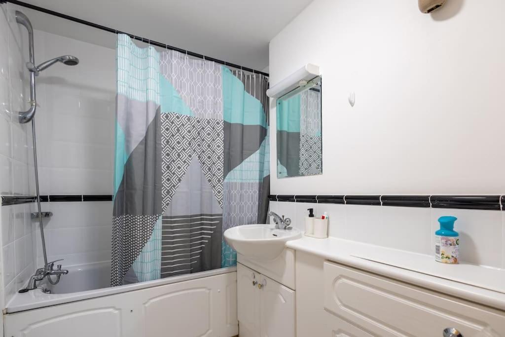Morden London Apartment, By The Sea With Free Parking 外观 照片