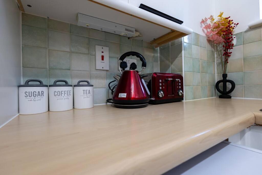 Morden London Apartment, By The Sea With Free Parking 外观 照片