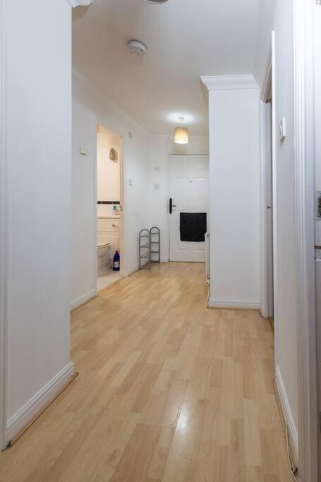 Morden London Apartment, By The Sea With Free Parking 外观 照片