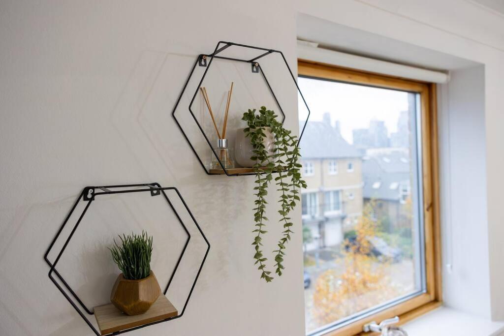 Morden London Apartment, By The Sea With Free Parking 外观 照片