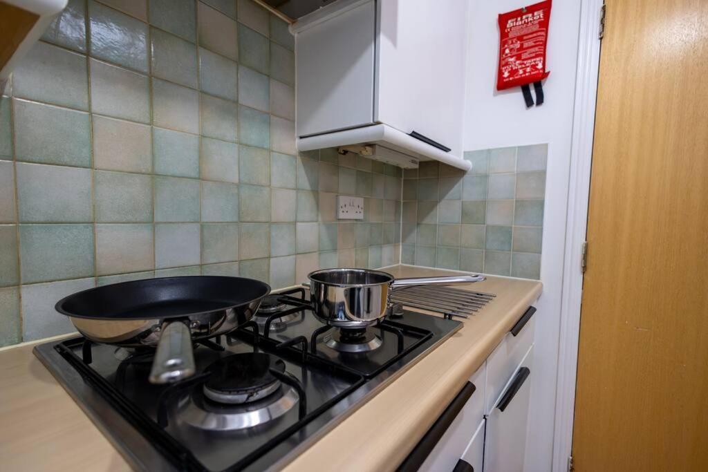 Morden London Apartment, By The Sea With Free Parking 外观 照片